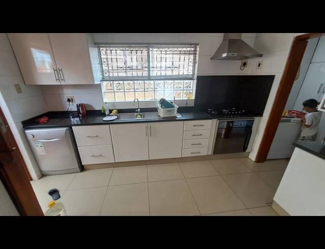 5 BEDROOM HOUSE FOR SALE IN OVERPORT